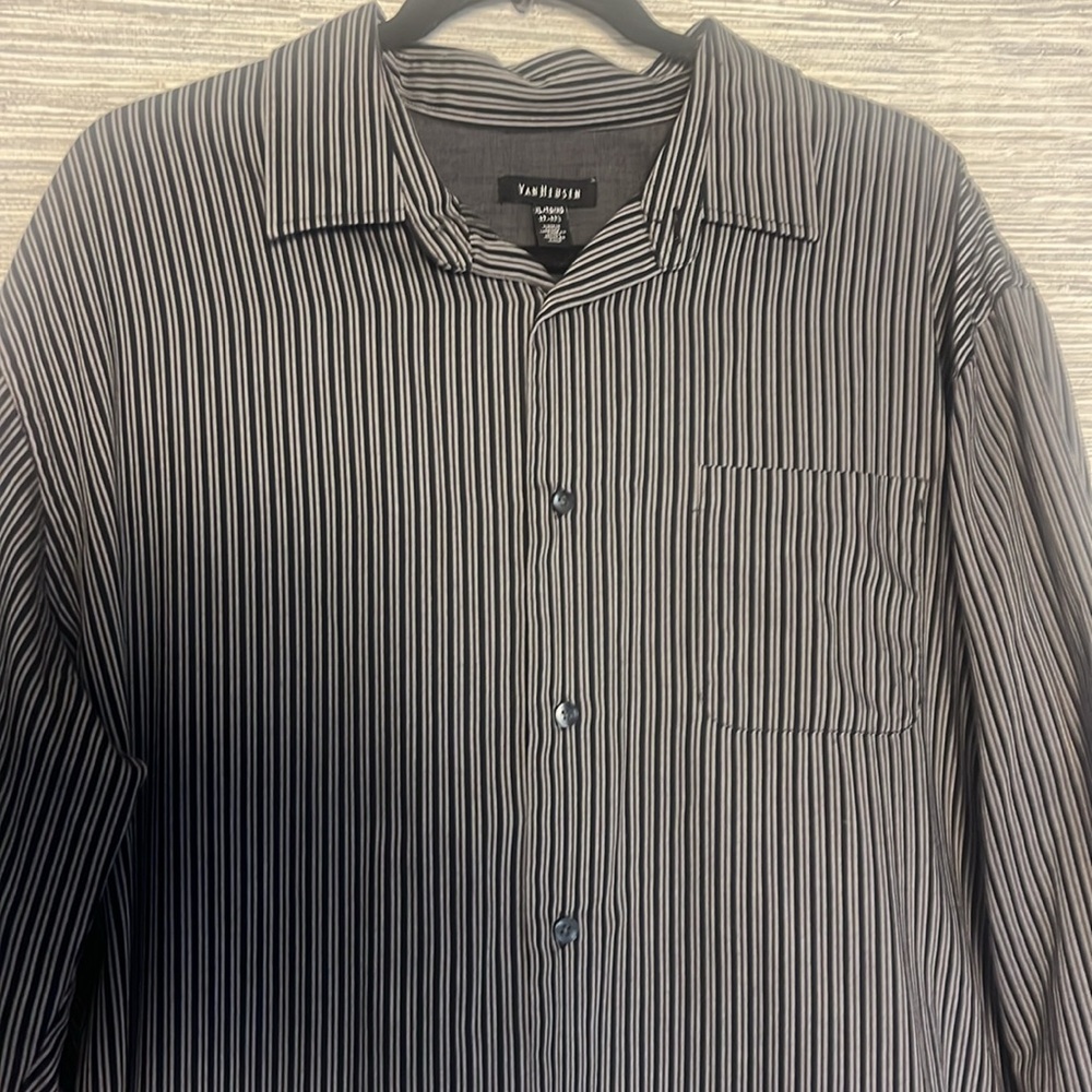 Van Husen Button Down, Black/Gray Stripes Size 17-17.5 XL (601) - Picture 4 of 9